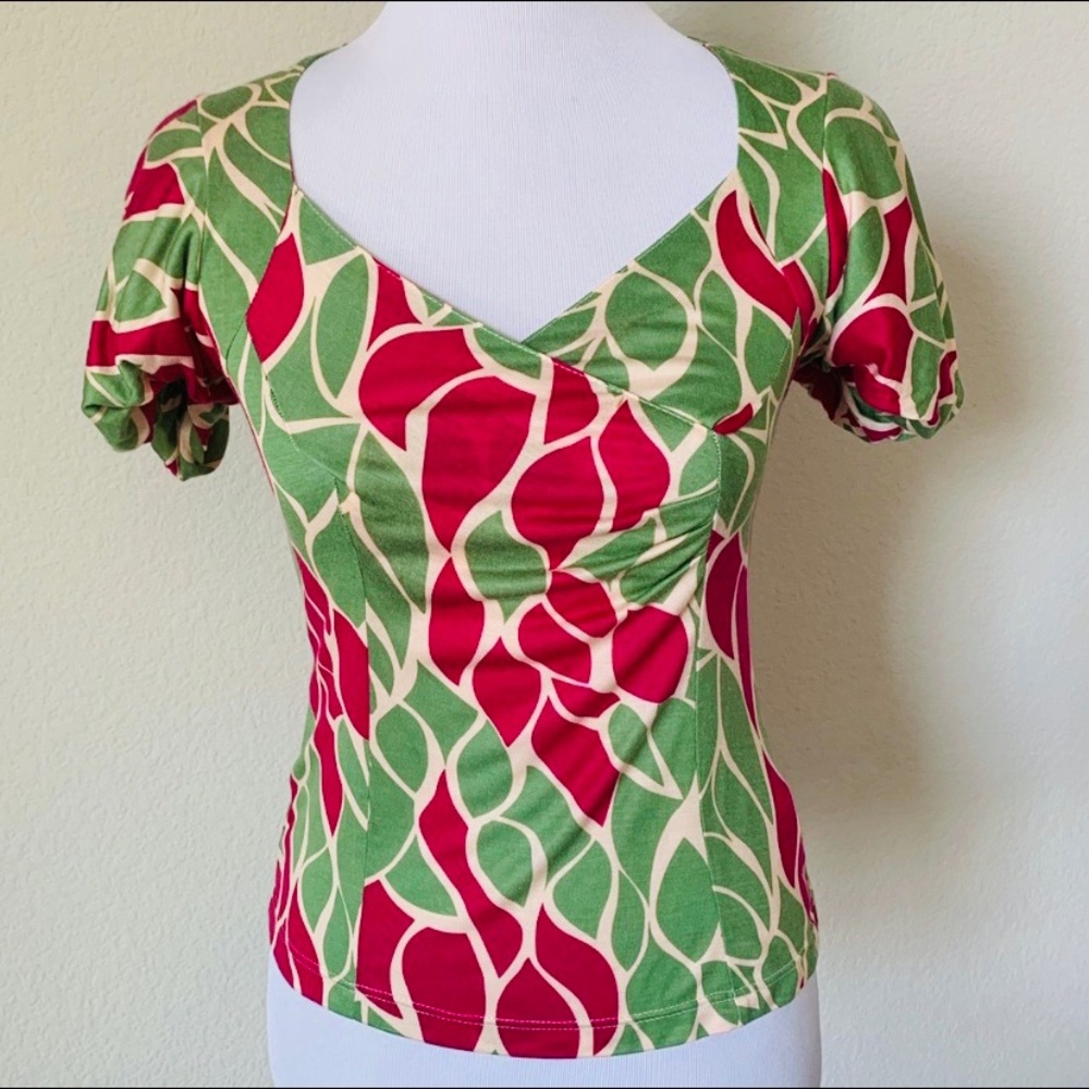 **Moving Sale** Anthropologie Lucia Leaf Fitted Top Detail Sleeves